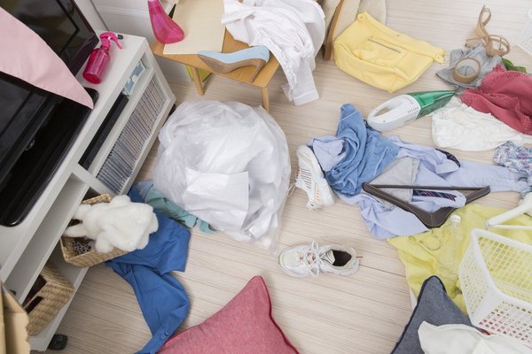 汚部屋の掃除、業者に頼む?自分でやる?判断ポイントと手順、費用について