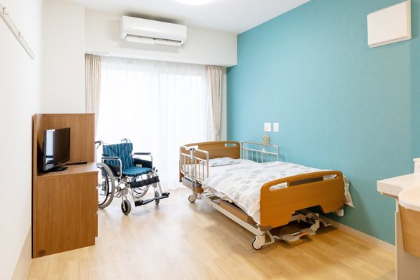 【老人ホーム退去時の荷物処分の方法&流れ】遺品整理業者に依頼した事例を交えて解説