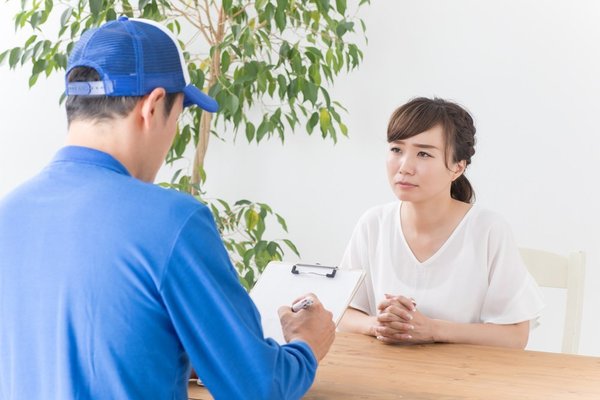 片付け業者を依頼するのが恥ずかしい方へ|意外と気にしなくてもよい理由や利用者の声を紹介