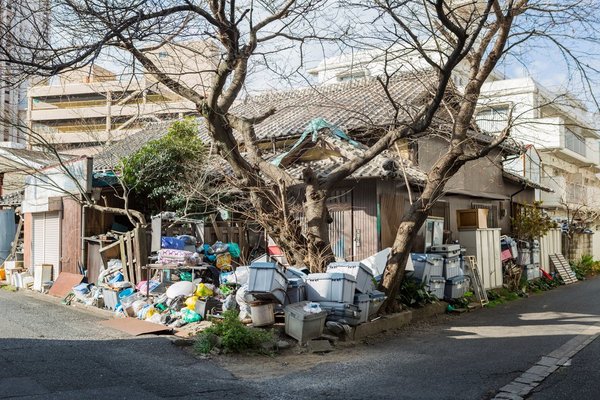 実家がゴミ屋敷化したらどうする?片付け方と費用、事例から見る片付け日数