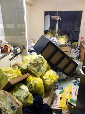 【1LDK】大きな棚やある程度分別されたゴミの処分(11万円)の施工前