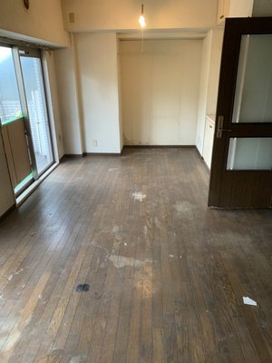 足の踏み場がないほど食品・ペットボトルゴミが散らかったお部屋の清掃の施工後