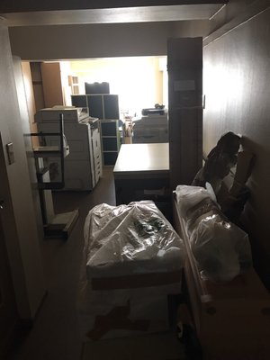 大きくて重い家具を含む日用品の全撤去の施工前