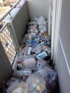 アパートテラス清掃の施工前