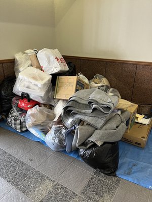 マンションのエントランスでの遺品回収の施工前