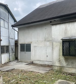 建物裏の大量ごみ片付けの施工後