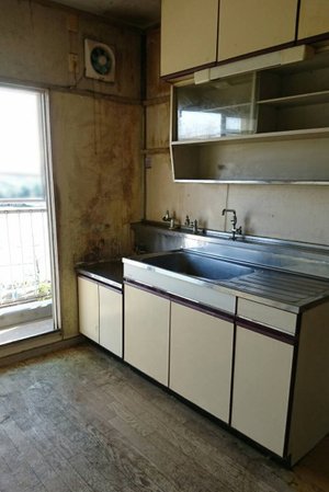 千葉の公営住宅:エレベーターなしの4階の施工後