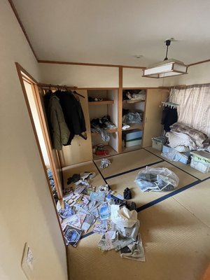 団地での遺品整理と特殊清掃の施工前