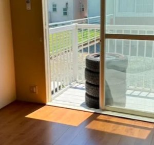 遺品整理・床のハウスクリーニングの施工後