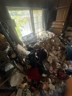 4LDK+車庫・一戸建てのゴミ屋敷片付けの施工前