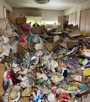 2DKのゴミ屋敷清掃の施工前