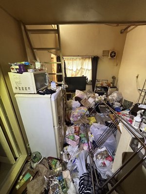 1K+ロフトのごみ屋敷片付けの施工前