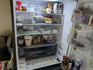 冷蔵庫周りの整理・清掃の施工前