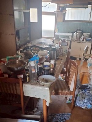 戸建て+納屋3棟の遺品整理の施工前
