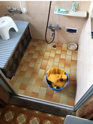 浴室コーキング作業の施工前