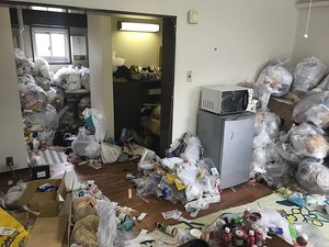 2LDK:マンションのゴミ屋敷清掃の施工前