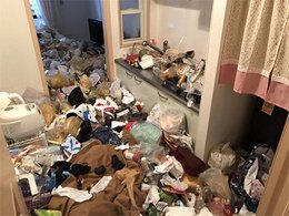 衣類やペットボトルなどの回収の施工前