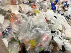 【ワンルーム】ゴミの処分だけではなく、ハウスクリーニングも承っておりますの施工前