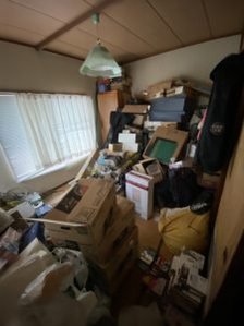 【2階建て一軒家】戸建てと小屋・物置の遺品整理と処分:トラック18台分の施工前
