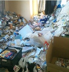 足の踏み場がないお部屋もお任せくださいの施工前