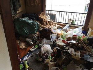 孤独死の事故現場の片付けの施工前