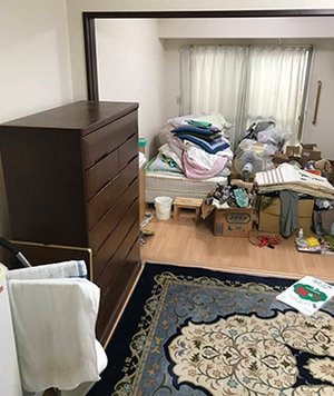 【1LDK】タンスやベッドなど、家財道具の不用品回収の施工前