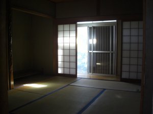 骨董品も見つかった一戸建て住宅での事例の施工前