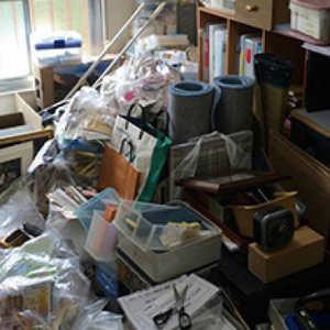 ゴミ山状態の遺品整理:1R【140,000円】の施工前