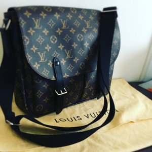 ブランド品や骨董品の出張買取にも対応しております。の施工前