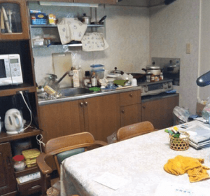 一軒家で一人暮らしされていた方の遺品の整理の施工前