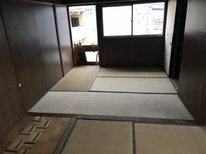 二階建てで家財の搬出つづきの施工後