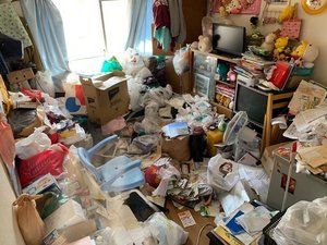 【3DK】踏み場がないほど散らかったお宅の不用品全撤去【395,000円】の施工前