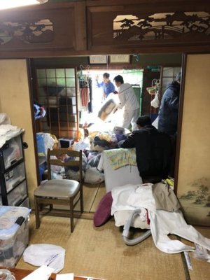 【一軒家】大量の衣類・家具などの回収の施工前
