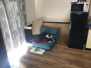 缶やゴミが散らかった汚部屋の遺品整理の施工後