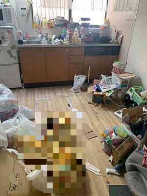 足の踏み場もないお家の不用品回収・片付け作業の施工前