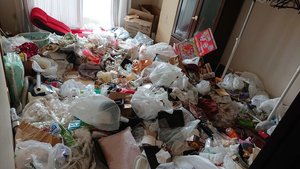 ゴミの分別と不用品の片付け作業の施工前