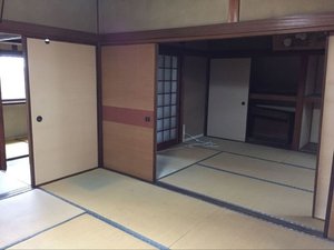 広いお宅には生活用品が多く残されていましたの施工後