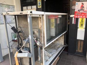 業務用冷蔵ショーケースの引き上げ回収処分の施工前