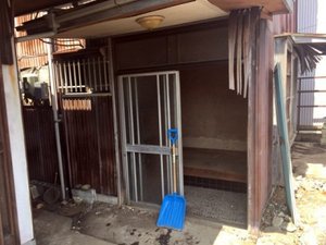 玄関での作業事例の施工後