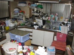 台所での作業事例の施工前