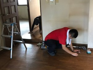 【3LDK】あいにくのお天気の中での作業(210,000円〜) ※写真はどちらも作業中のものですの施工前