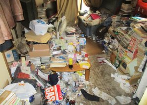 孤独死現場の原状回復・リフォーム・現場供養の施工前