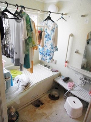 バスルームの作業の様子です。の施工前