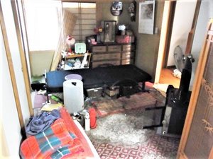 居室の作業の様子です。の施工前