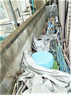 外回りの作業の様子です。の施工前