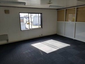 【ビル2Fの15畳ワンルーム】事務所 ※胆振東部地震の後の片付け(30,000円〜)の施工後