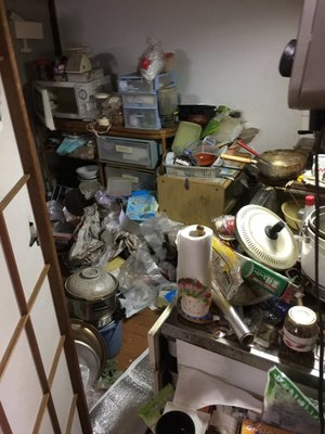 ご高齢者様の一人暮らしお部屋片付けの施工前