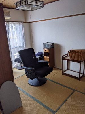 家具や家電などの回収作業の施工前