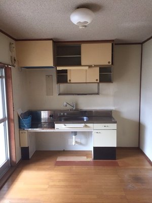 生活感の残る台所の施工後