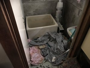 お風呂場の特殊清掃 金額10万円の施工前